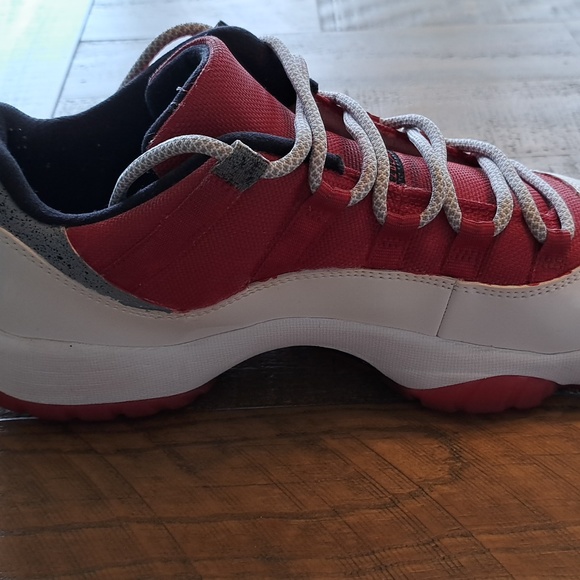 Jordan 11 retro Low Cherry bottom 2012 - Picture 12 of 14